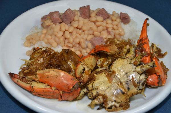 Roll up your sleeves to eat Ronnie’s Smothered Crabs. They are delicious and fun to eat, but messy.
