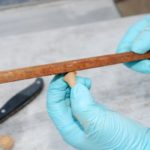 4- Finish shaping the cork by hand with a file or fine wood rasp.