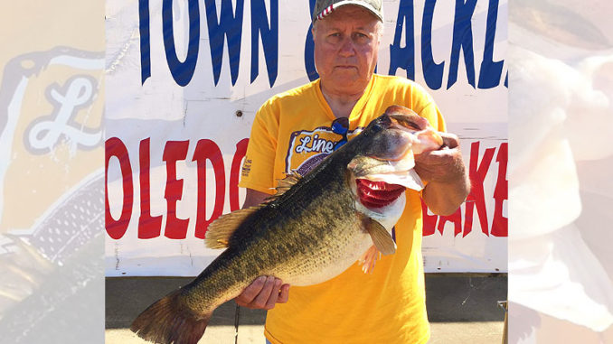 John Gillard shows off the 10.98-pound bass he caught on April 27 during the Toledo Bend Oilman’s Classic. The lunker bit a blueberry Texas-rigged Zoom lizard in 2 feet of water in the San Miguel area, and won Gillard Big Bass honors for the tourney. (Photo courtesy of the Toledo Bend Lake Association)