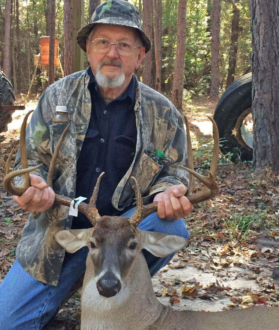 Tommy Thompson and his Vernon Parish 10-point buck.