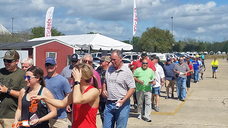 Guests arriving at the Lamar-Dixon Expo Center on Thursday to enjoy a fantastic show and beautiful weather.