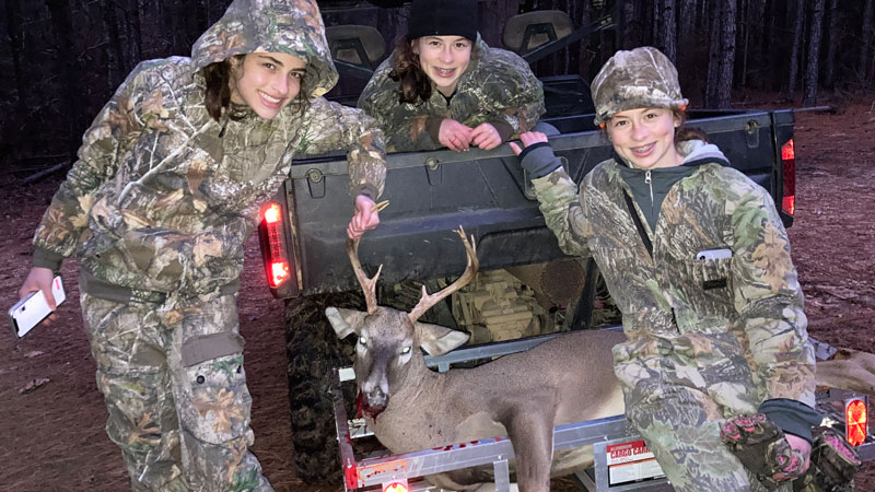 7-pointer starts the New Year off right for the Sabido sisters