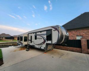 40 Foot Clean 5th wheel with 4 slides