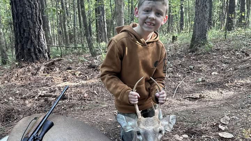 Mylez Lake Taylor's first deer