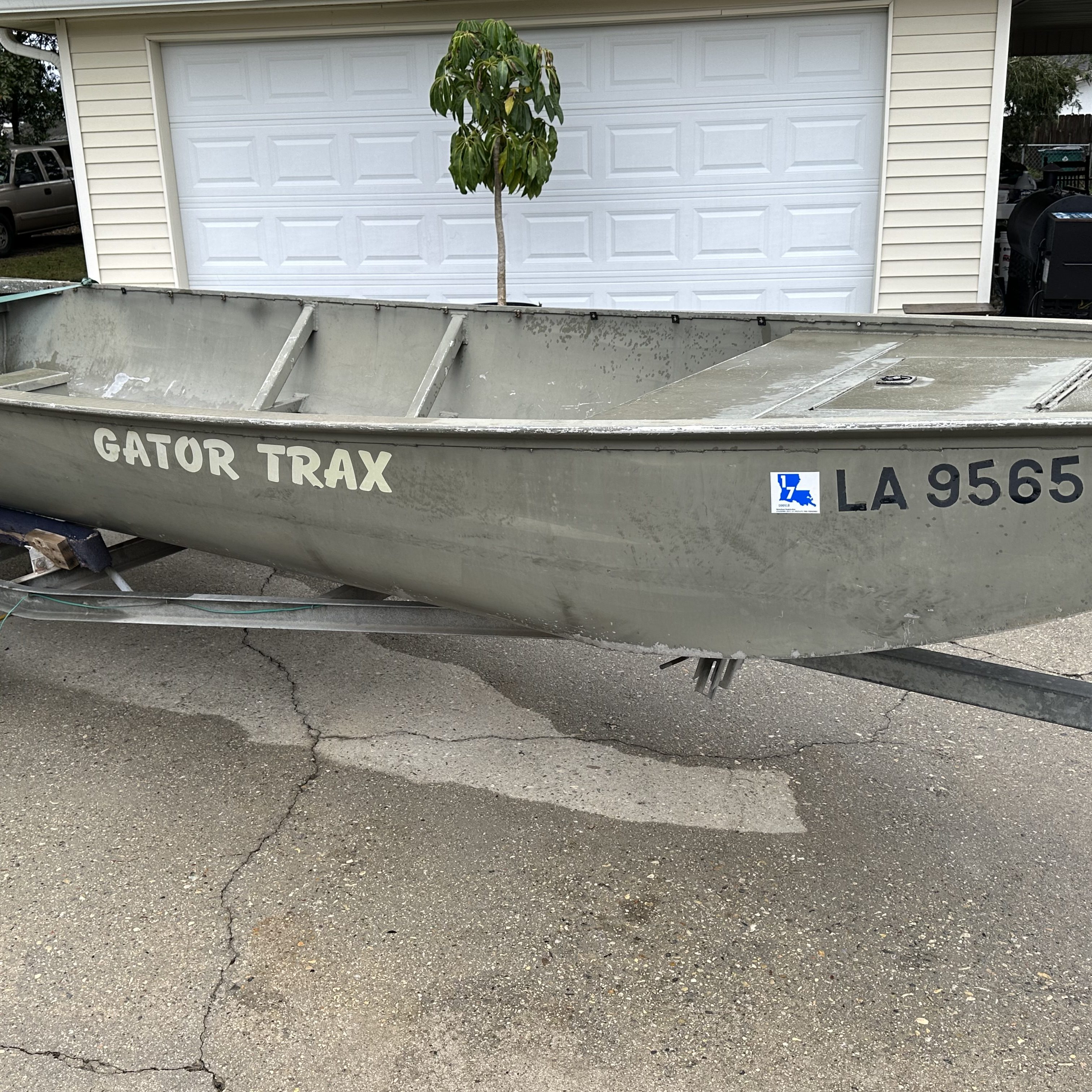 18’ GatorTrax boat