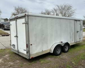 20 ft enclosed cargo trailer with new roof top a/c