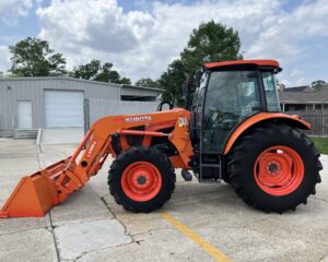 Kubota M5-111 CAB/AIR Tractor ONLY 42 HOURS! 105HP 4WD Loader Hydraulic Shuttle Like New!