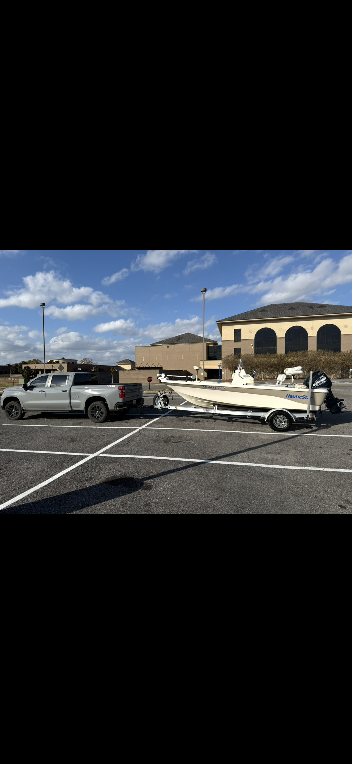 18’ Nautic Star center console