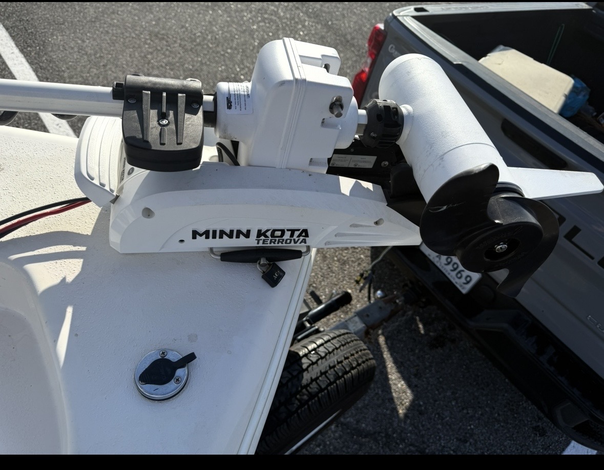 18’ Nautic Star center console