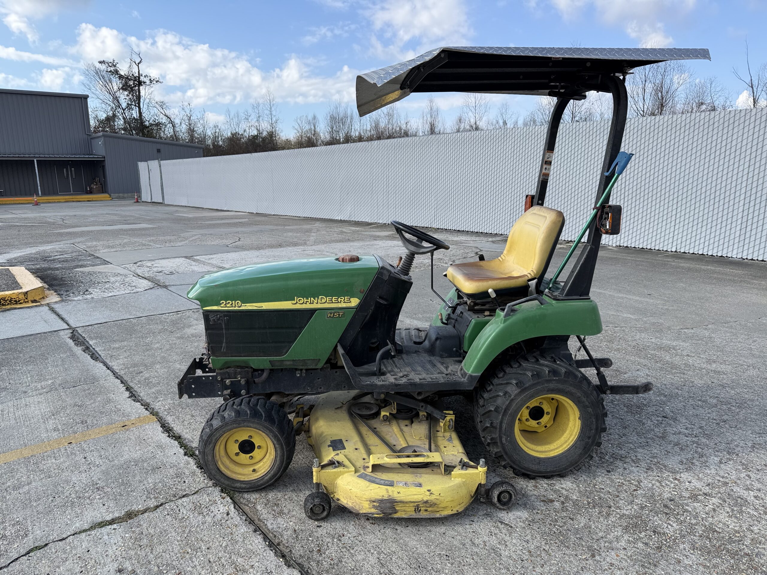 John Deere 2210 Diesel Tractor 23HP 4WD HST Hydrostatic Hydraulic 62″ Deck