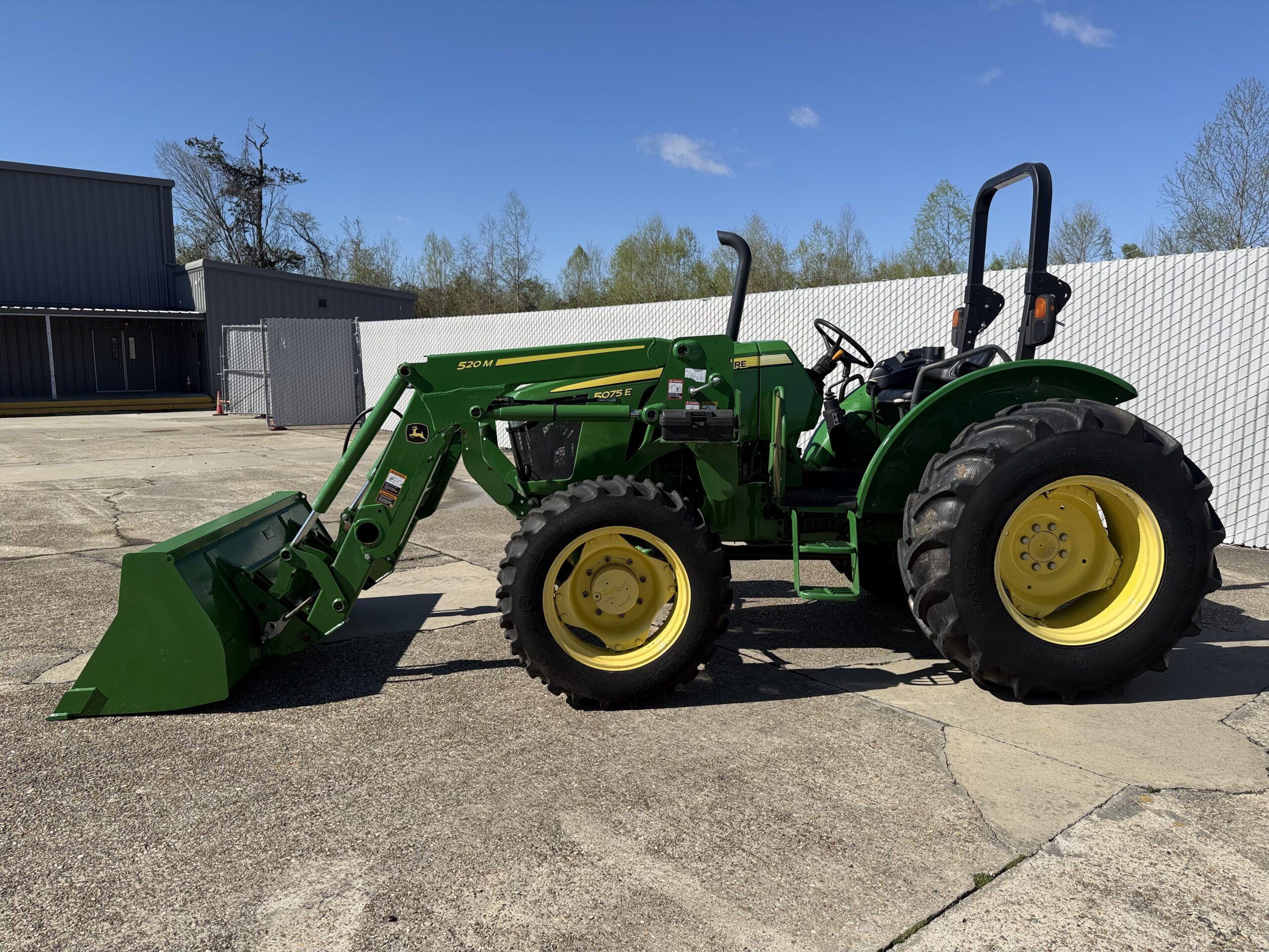 John Deere 5075E Tractor 75HP 4WD Loader Left Hand PowerReverser Barn Kept! Excellent Condition !