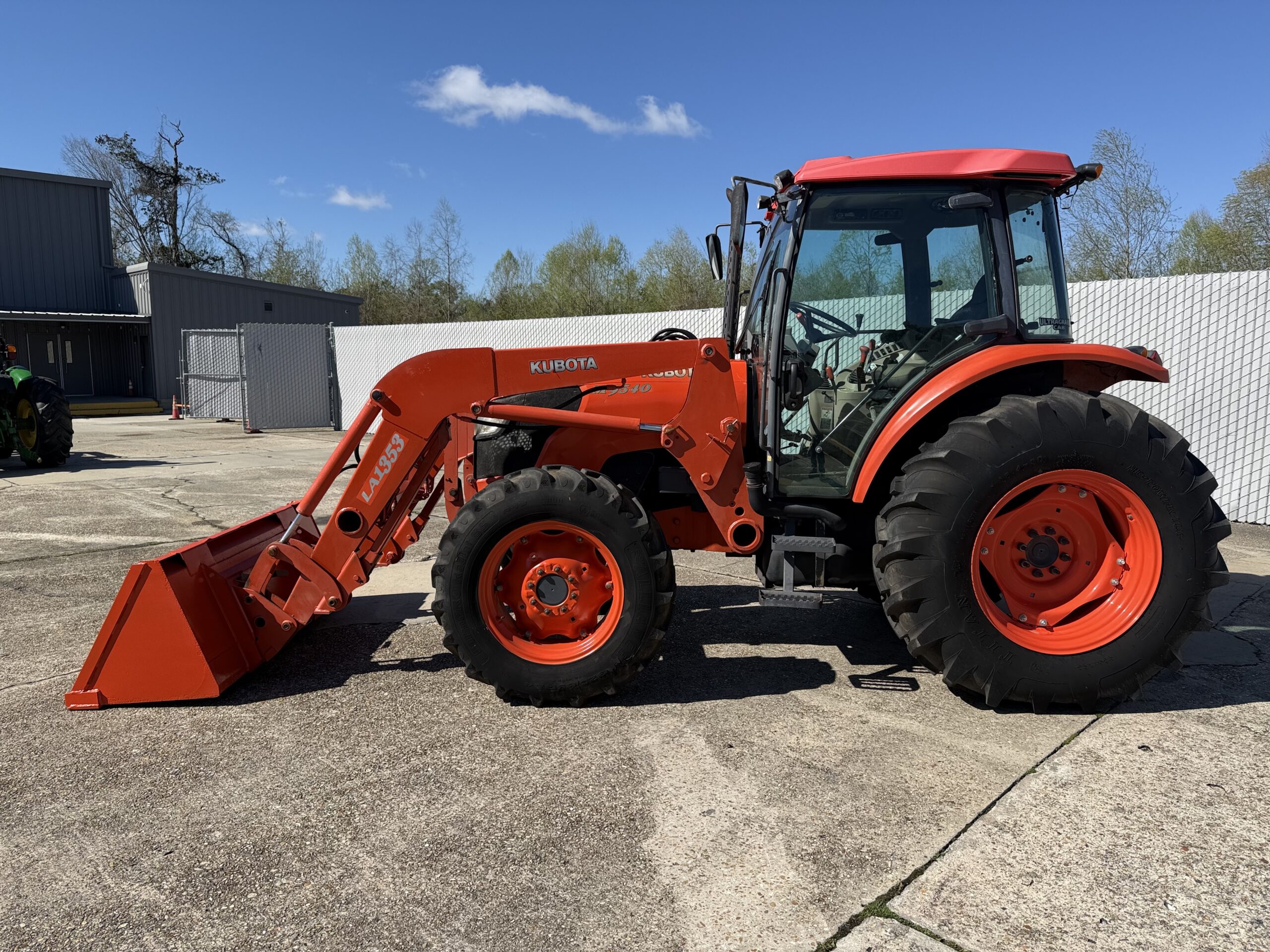 Kubota M9540 CAB/AIR Tractor 95HP No Emissions! 4WD Loader Mechanical Shuttle Excellent Condition!