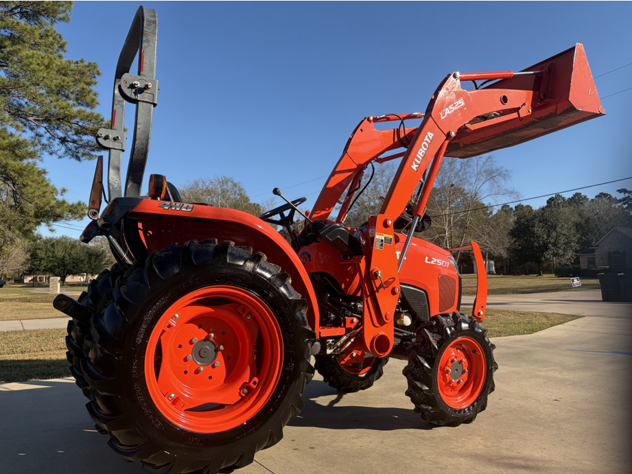 25hp Kubota Tractor-120 hrs- Bmt, TX