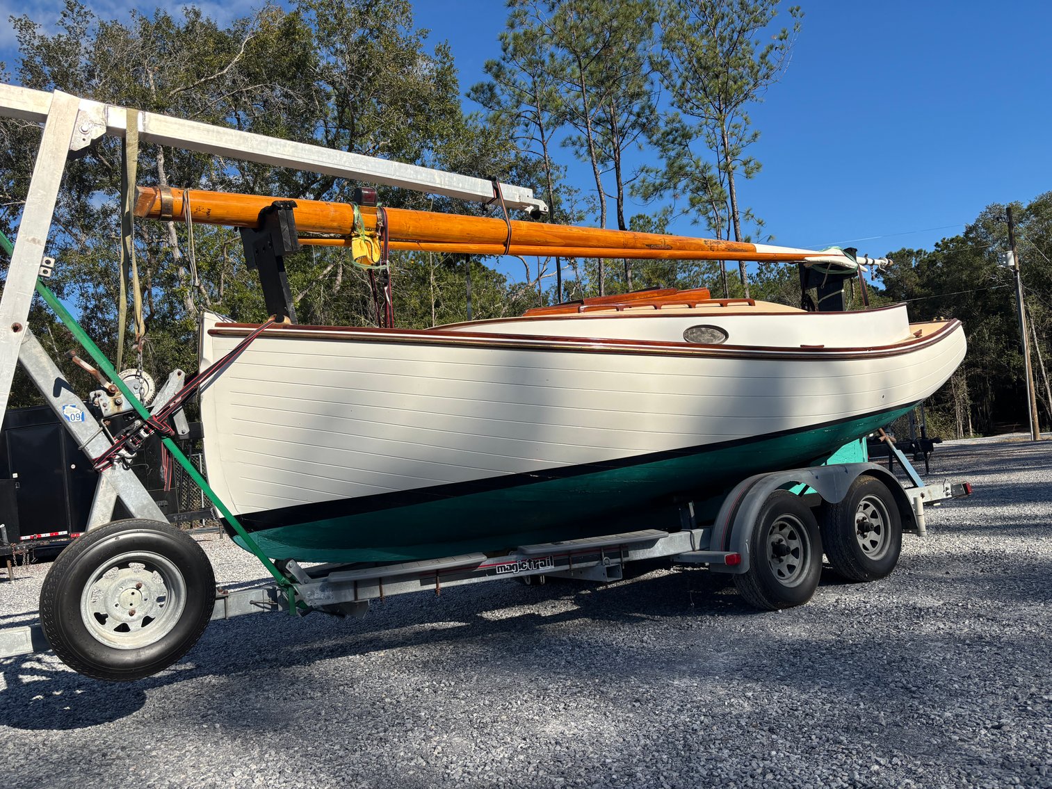 4.30.26 | #9545 • GRIMMALKIN – 18′ FENWICK WILLIAMS CLASSIC WOODEN CATBOAT w/ TRAILER