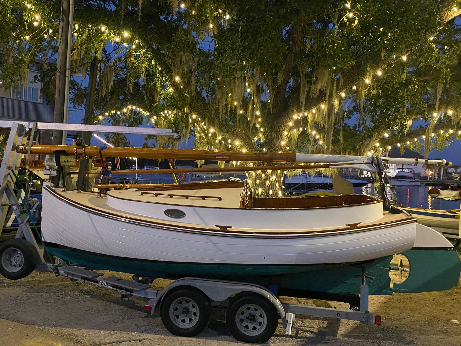 4.30.26 | #9545 • GRIMMALKIN – 18′ FENWICK WILLIAMS CLASSIC WOODEN CATBOAT w/ TRAILER