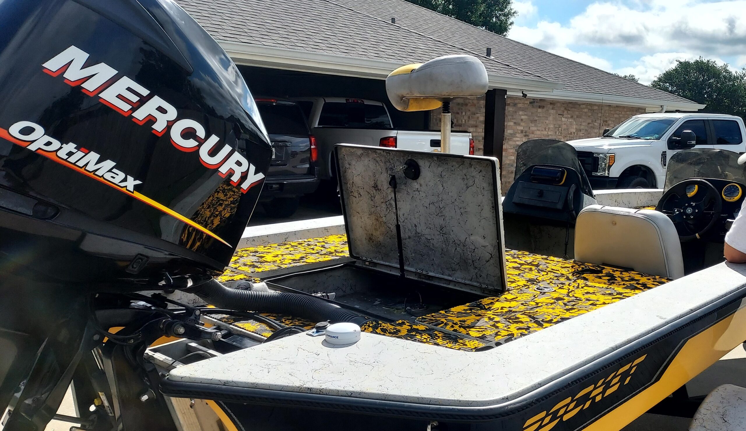 2003 Rocket/Sanders Boat