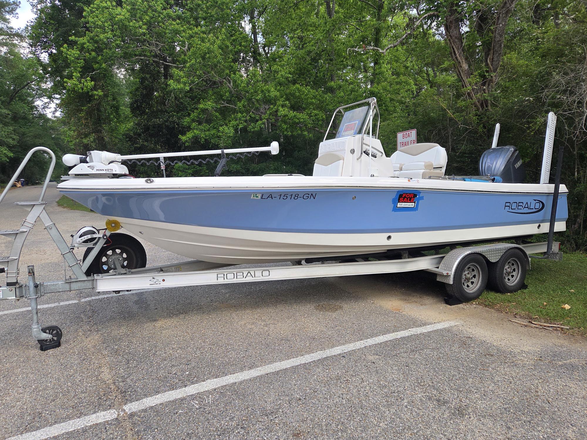 2022 Robalo Cayman 226