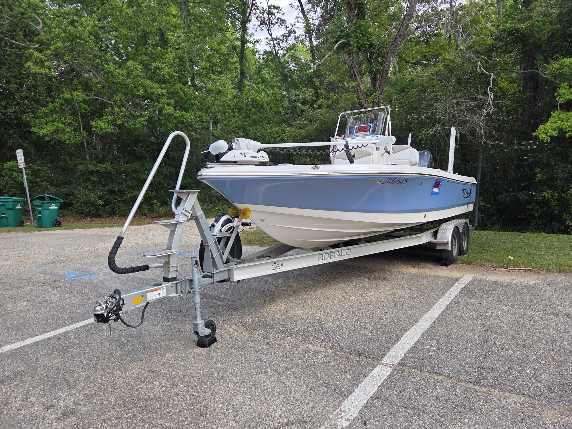 2022 Robalo Cayman 226