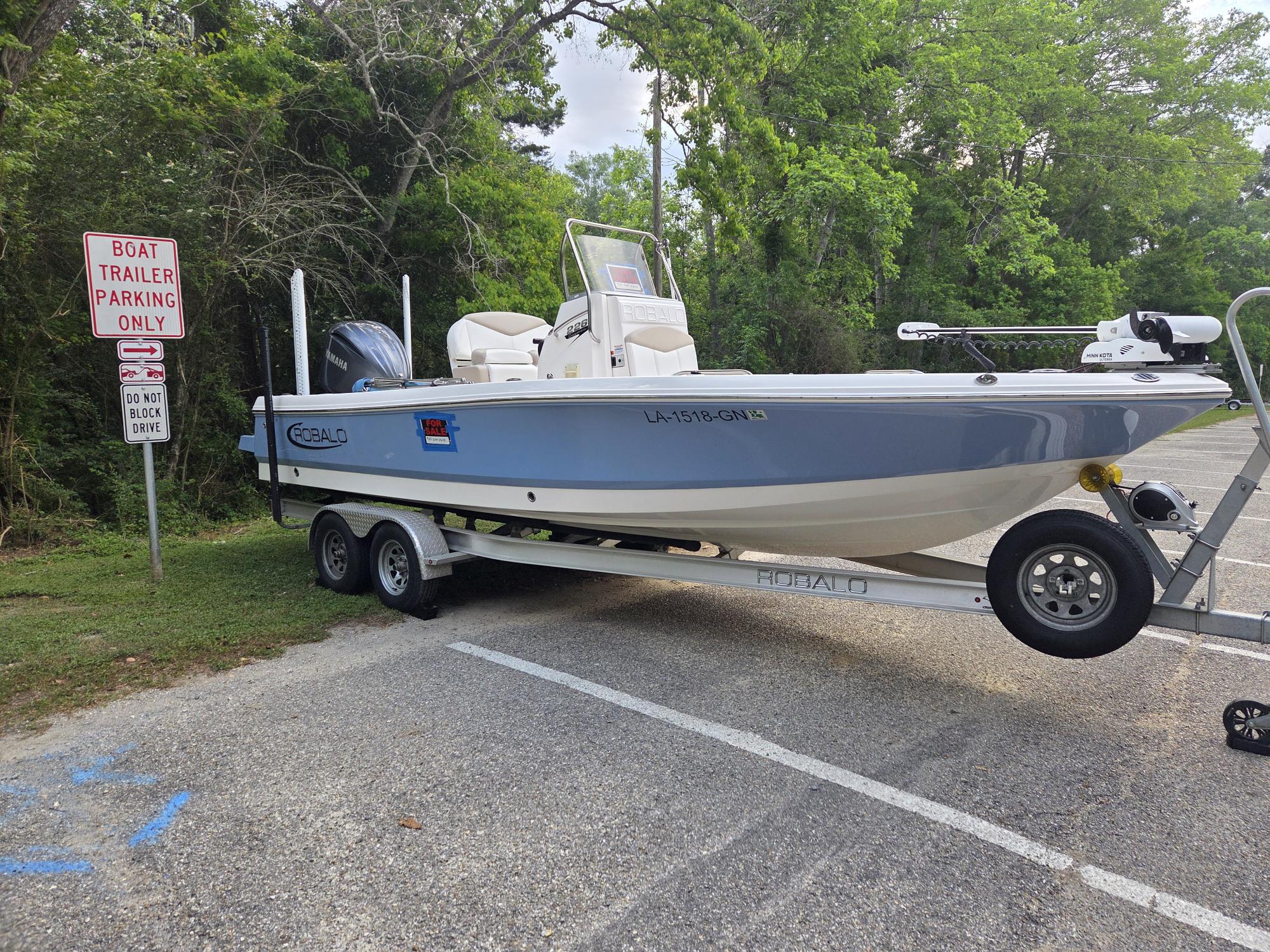 2022 Robalo Cayman 226