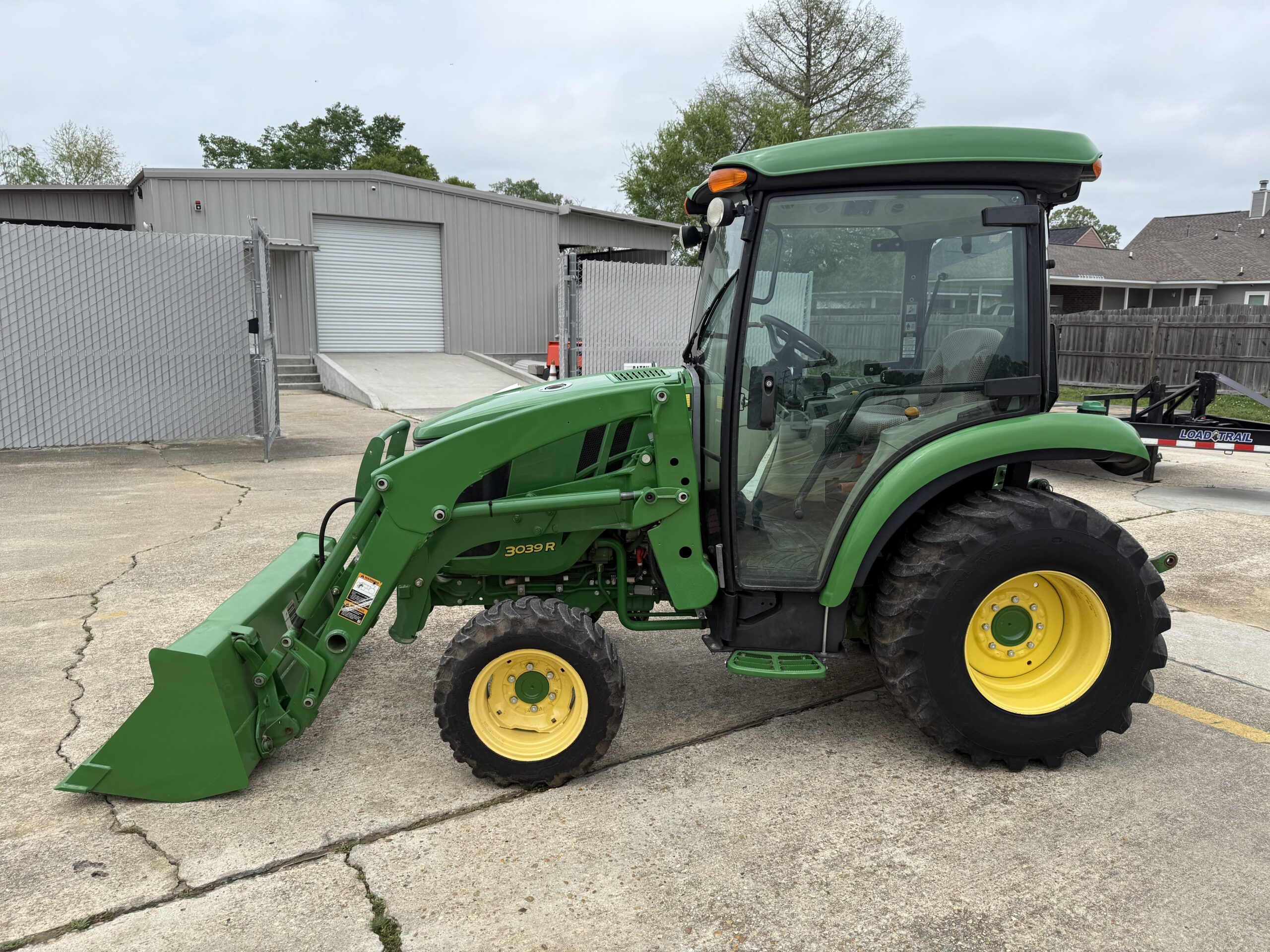 John Deere 3039R CAB/AC Tractor Top Of The Line “R” Series 39HP 4WD Loader E-Hydro HST Excellent Condition!