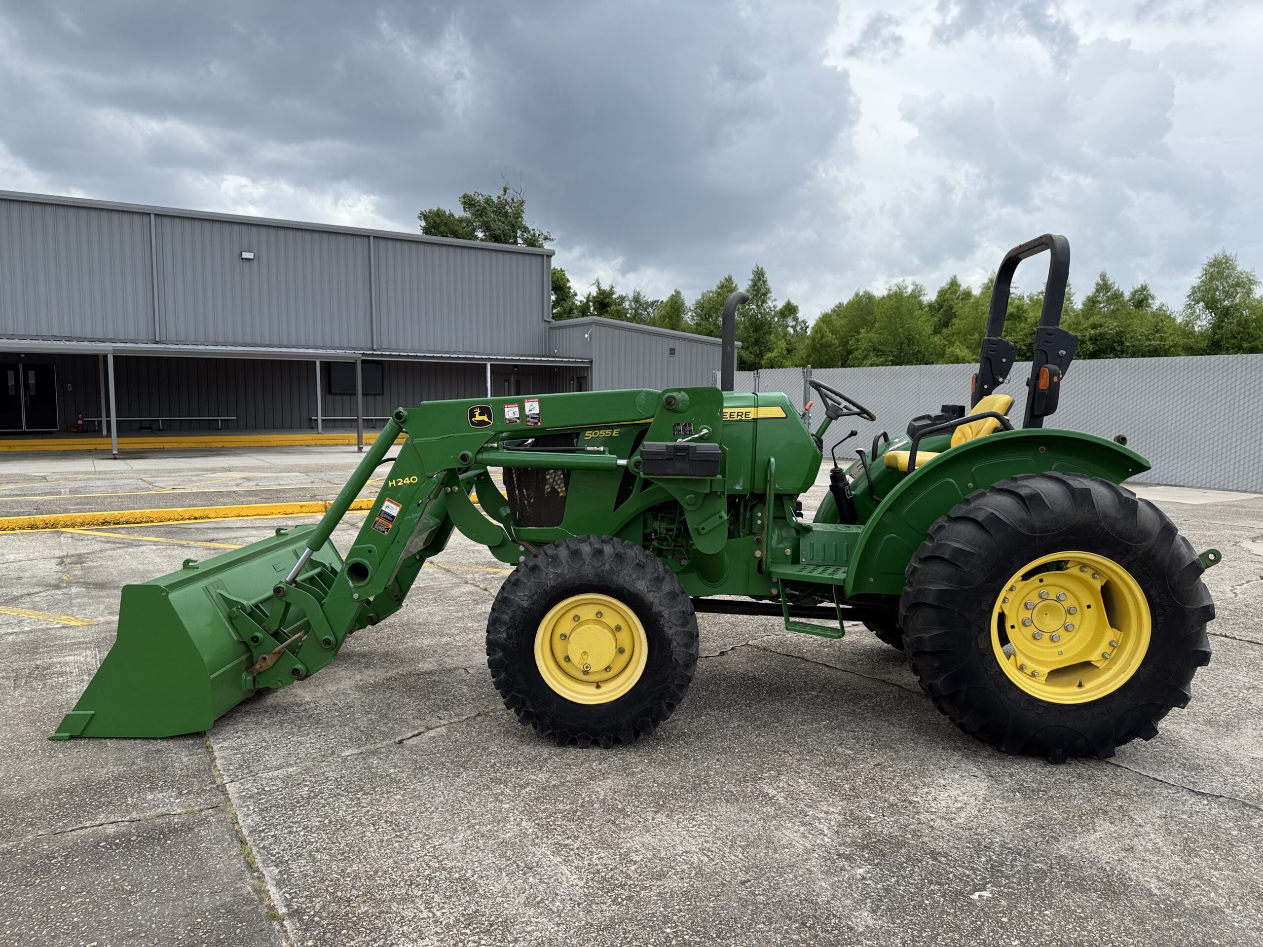 John Deere 5055E Diesel Tractor 55HP 4WD Loader SyncShuttle Excellent Condition!
