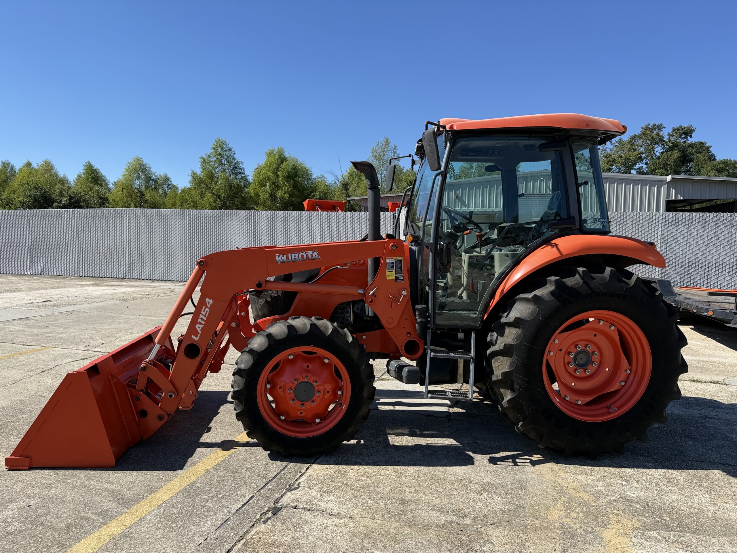 Kubota M7060 CAB/AC Tractor 71HP 4WD Loader Hydraulic Shuttle Only 822 Hours! Excellent Condition!