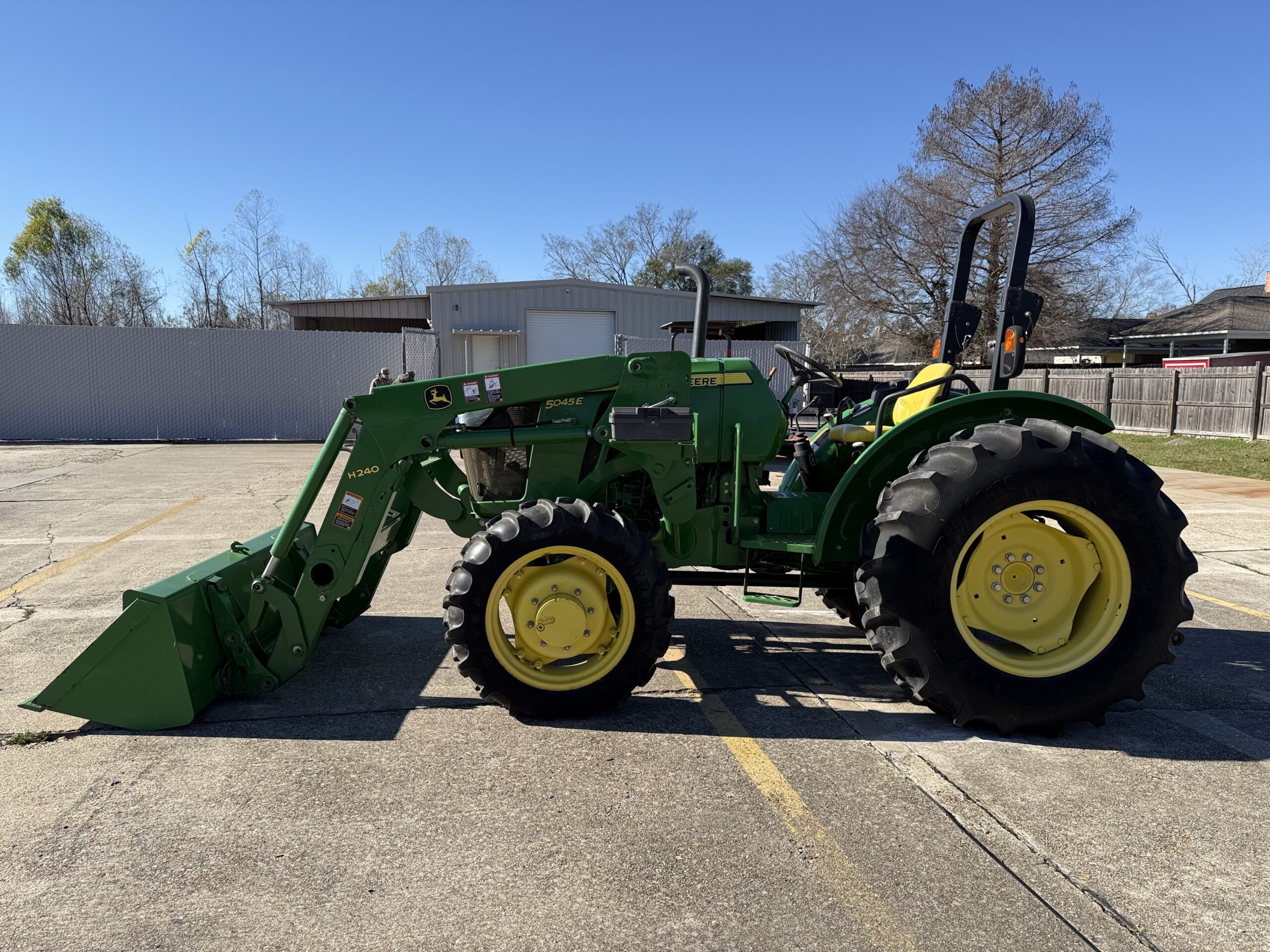 John Deere 5045E Tractor Only 149Hrs! Like New! 4WD Loader SyncShuttle Transmission!