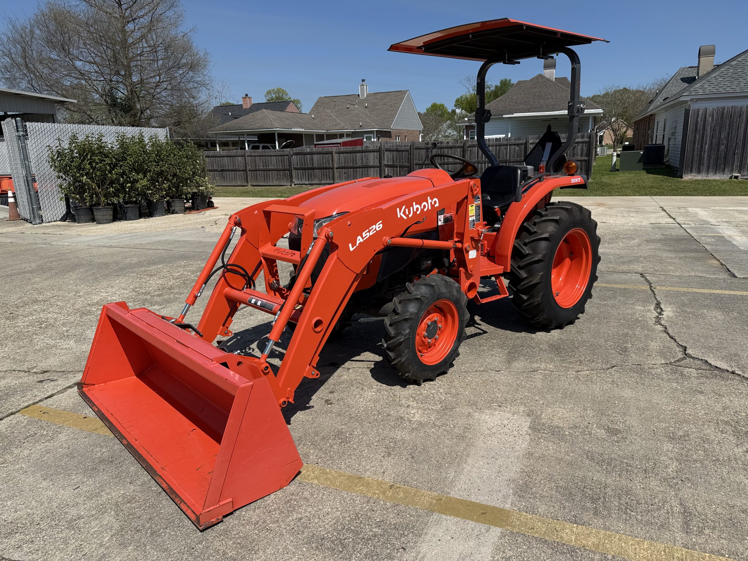 Kubota L3901 Tractor Only 81 Hours! 39HP 4WD Loader HST Extra Remote Cuise Control!
