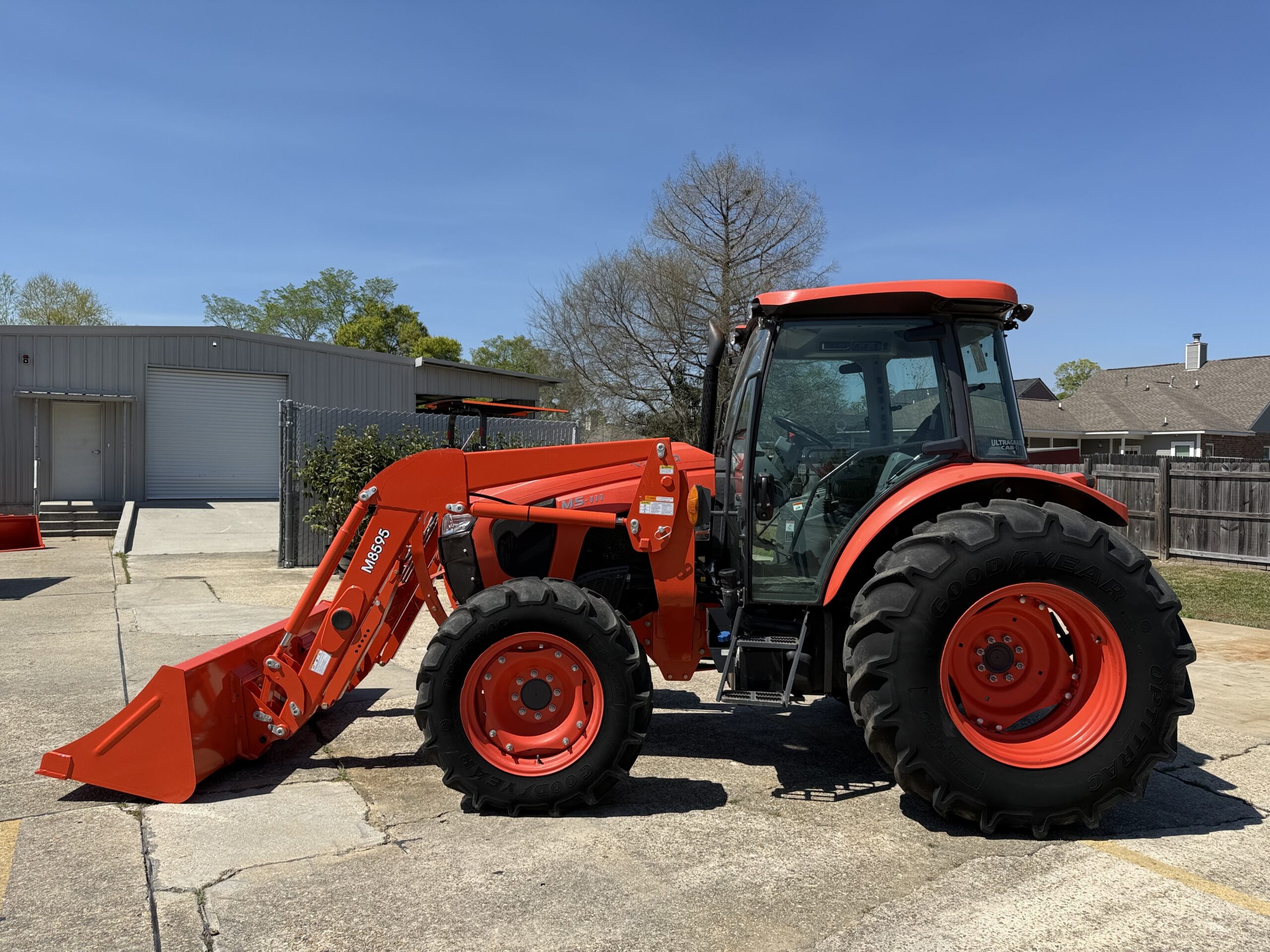 Kubota M5-111 CAB/AIR 105HP Still Under Full Kubota Warranty! 4WD Loader Hydraulic Shuttle Triple Remotes!