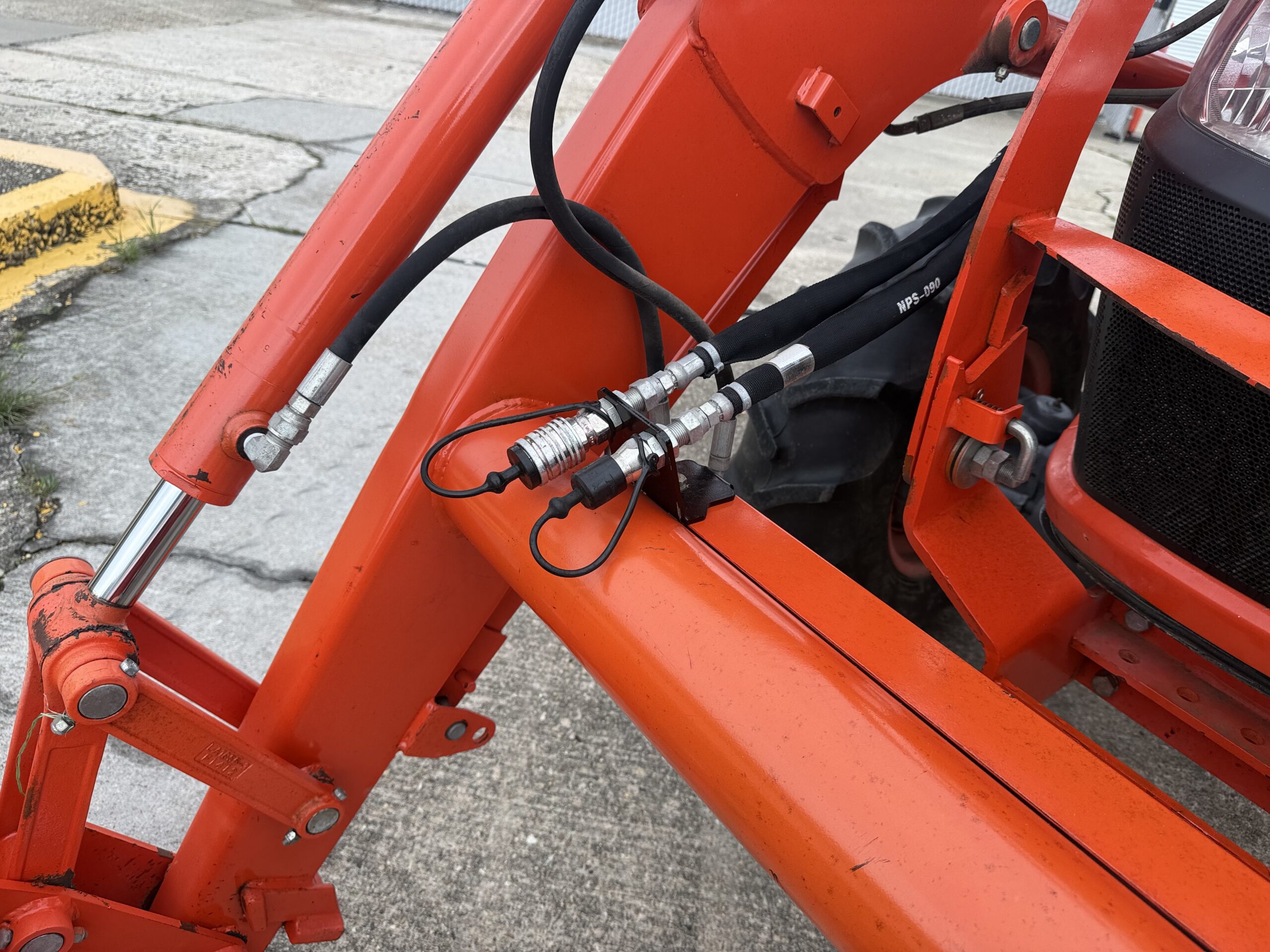 Kubota MX5800 Tractor 61HP 3rd Function Dual Remotes 4WD Loader HST Only 678 Hrs!