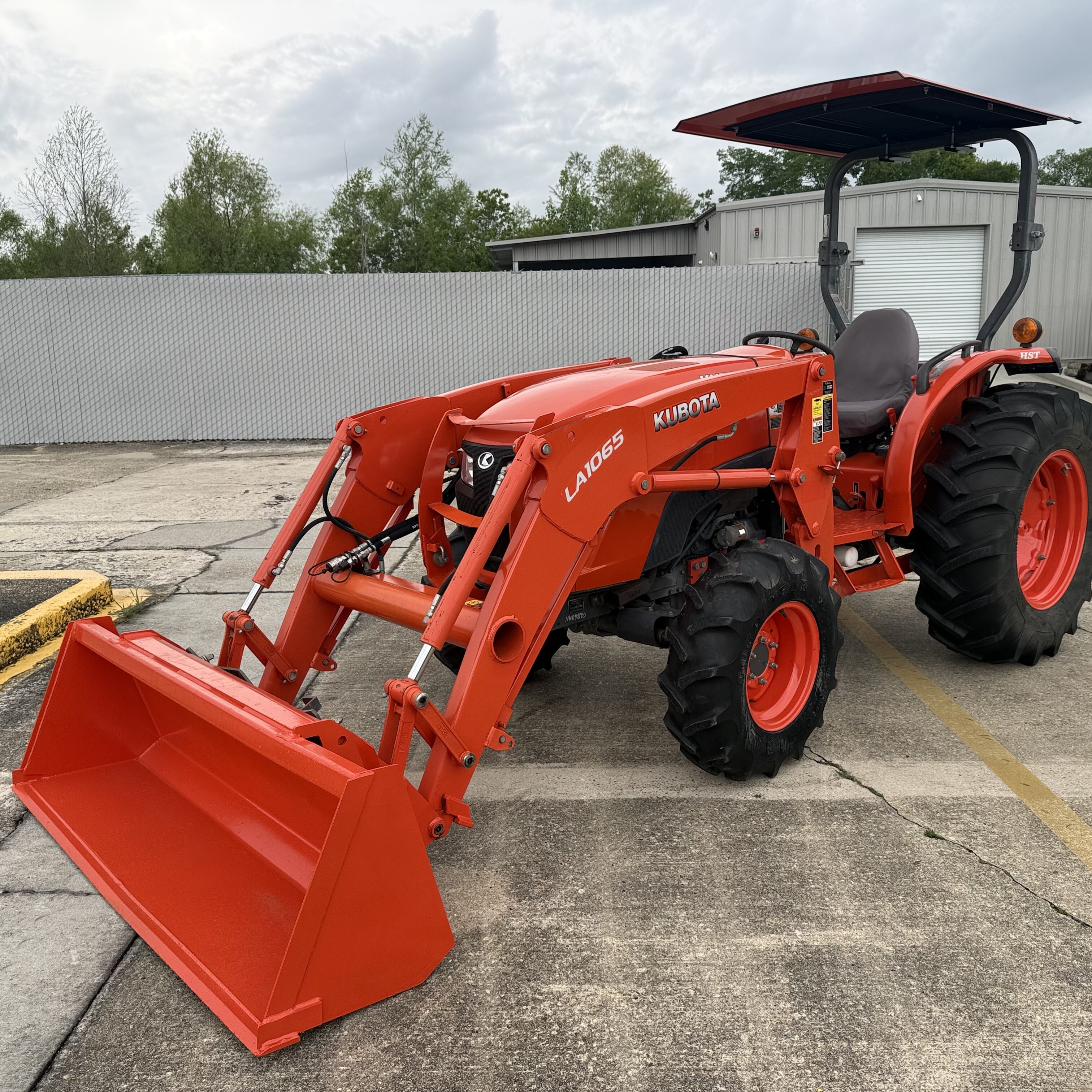 Kubota MX5800HSTRC Tractor