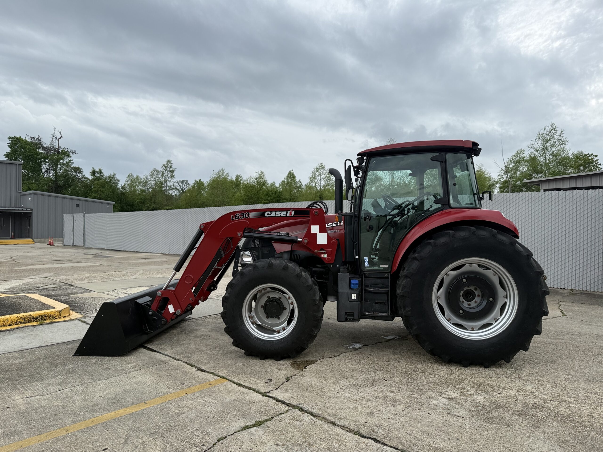 Case IH Farmall 110C CAB/AC 107HP 4WD Loader 12/12 Hydraulic Shuttle Air Seat Buddy Seat Excellent Condition!