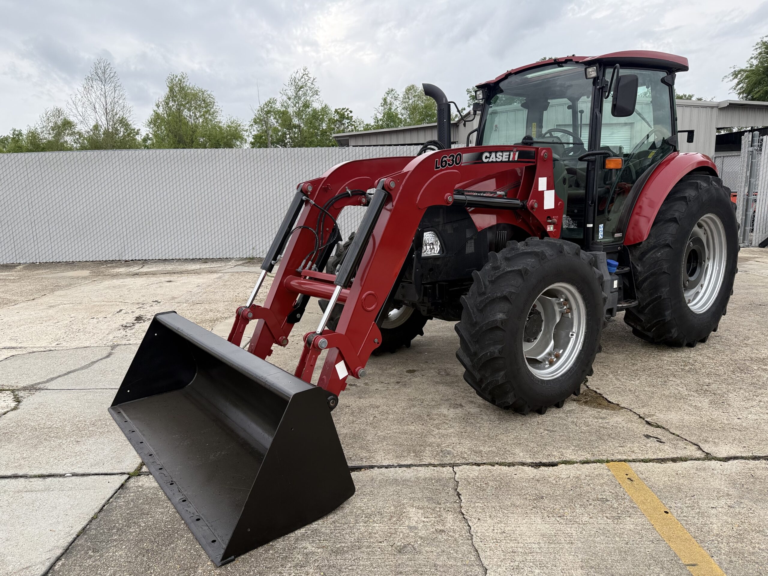Case IH Farmall 110C CAB/AC 107HP 4WD Loader 12/12 Hydraulic Shuttle Air Seat Buddy Seat Excellent Condition!