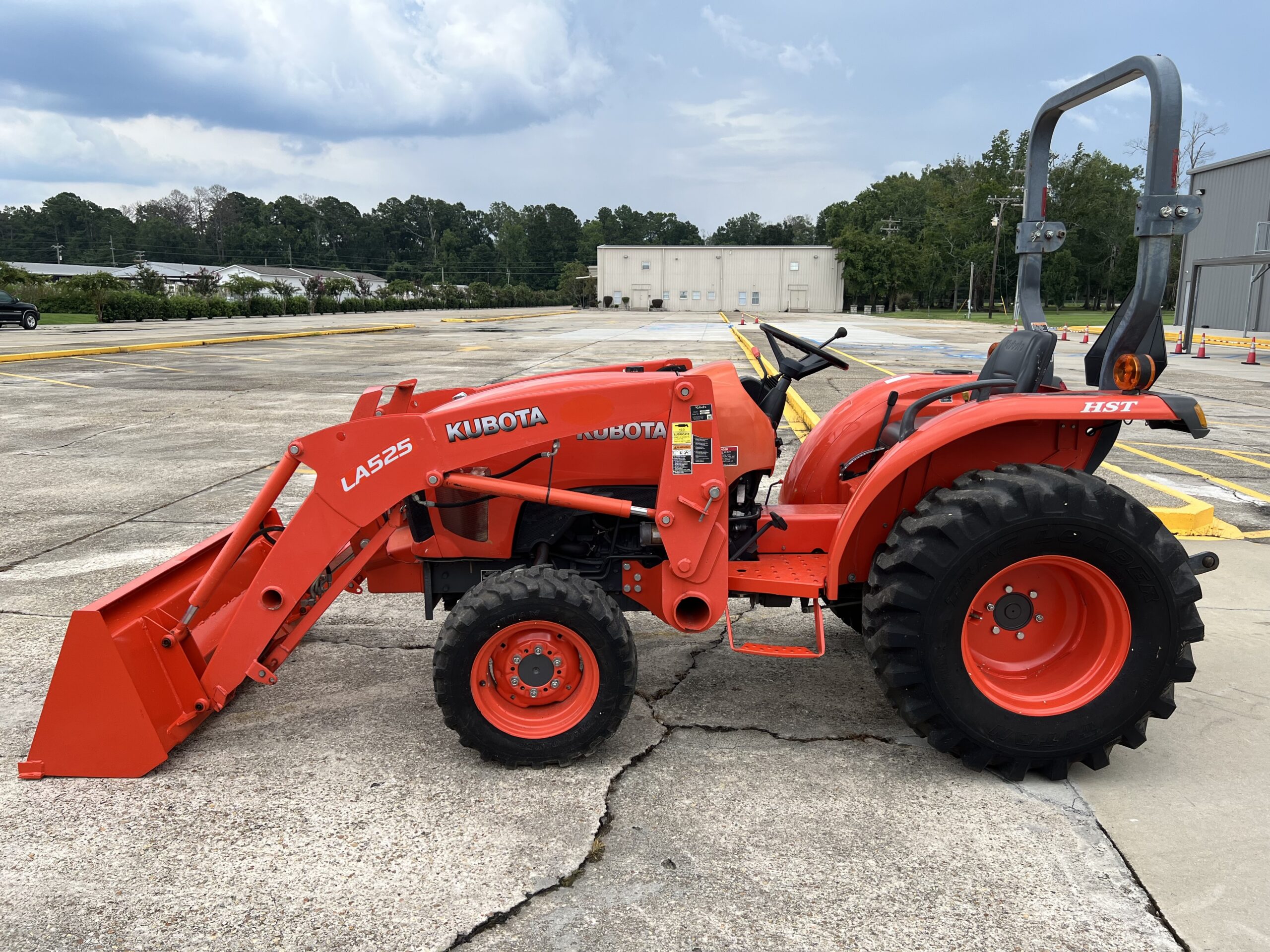 Kubota L2501 Tractor Only 165Hrs! 4WD Loader HST Excellent Condition!