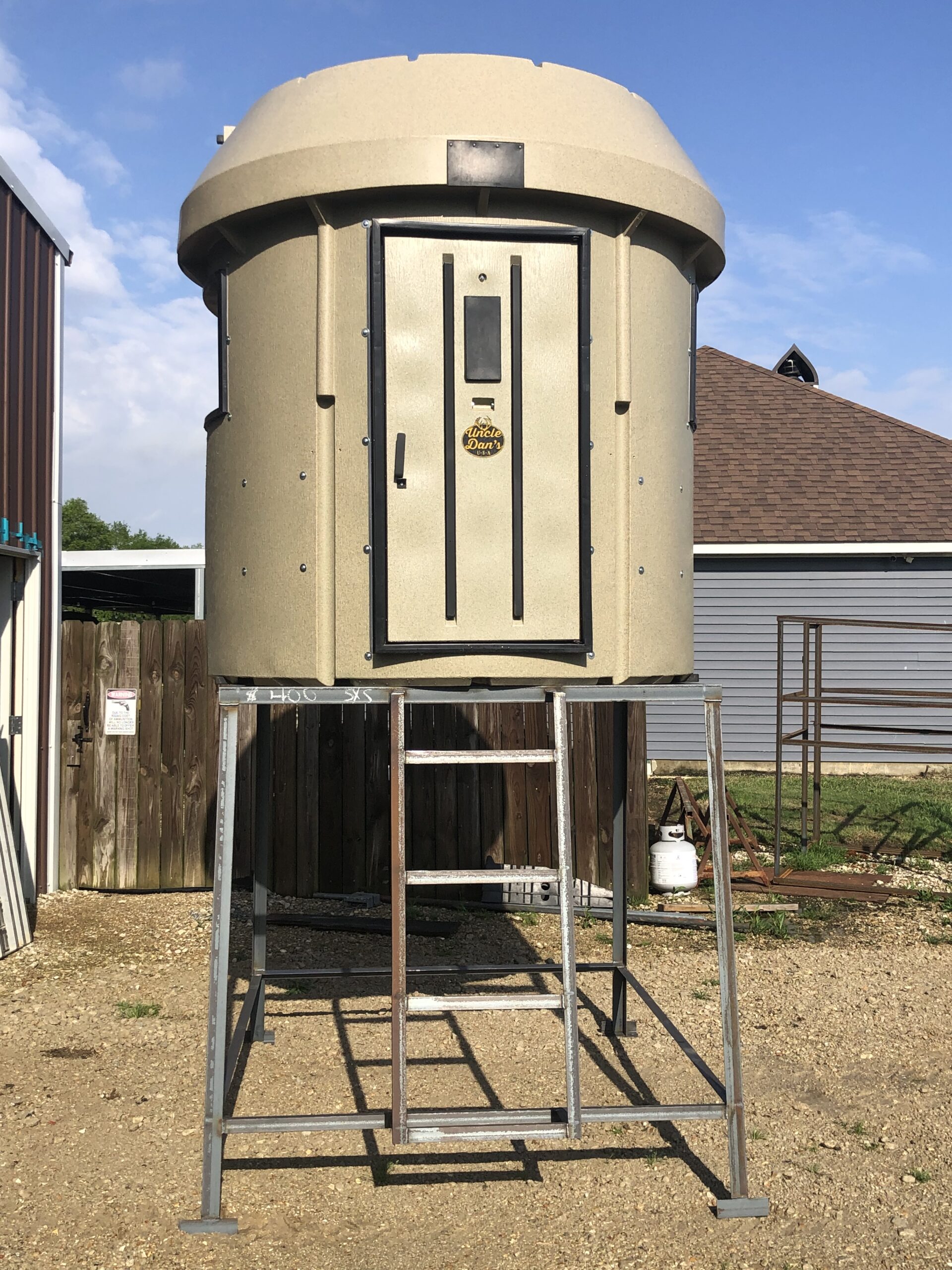 Uncle Dans deer blinds and welded metal bases