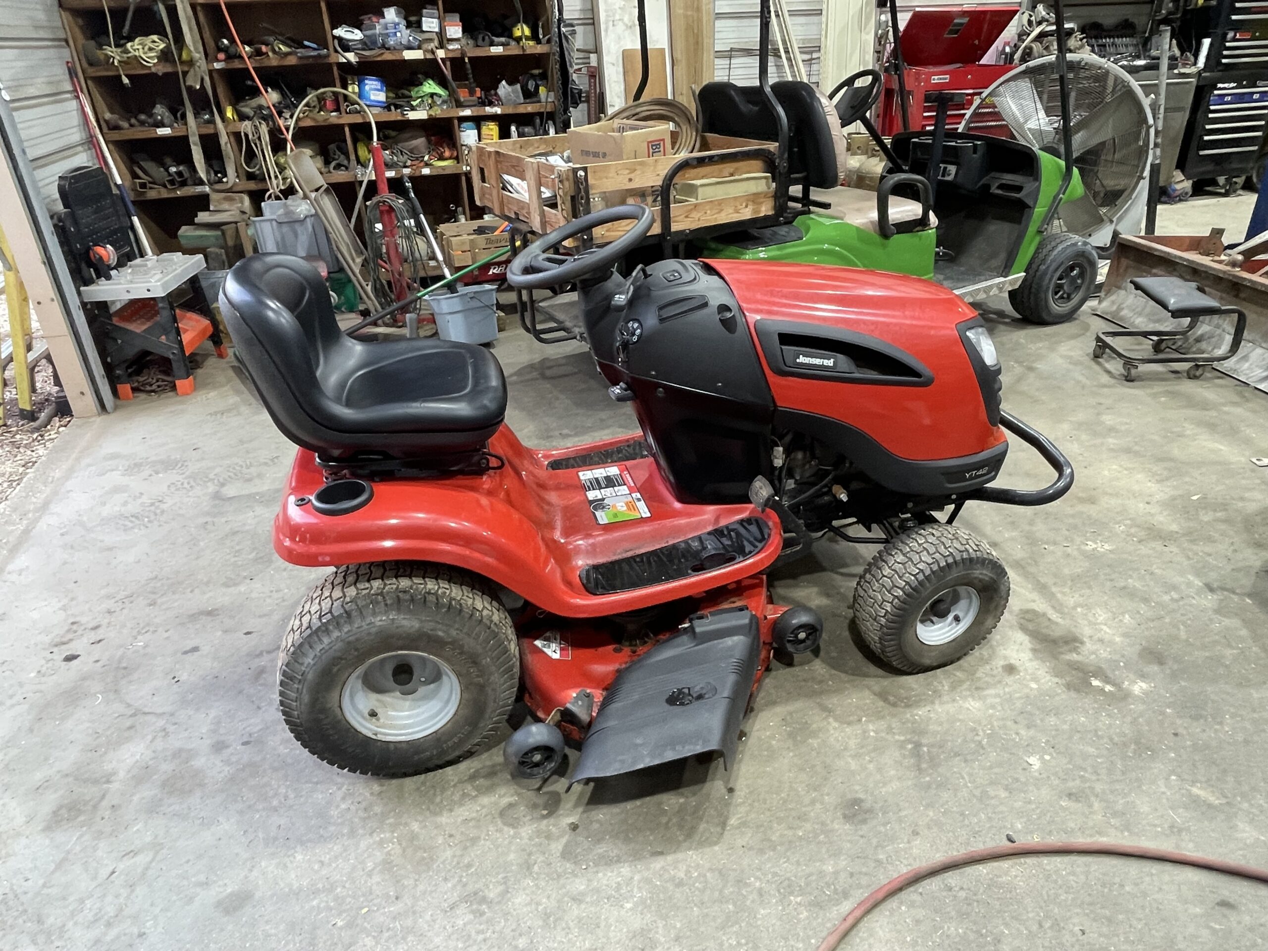 20hp 42” cut Hydrostatic drive lawn tractor