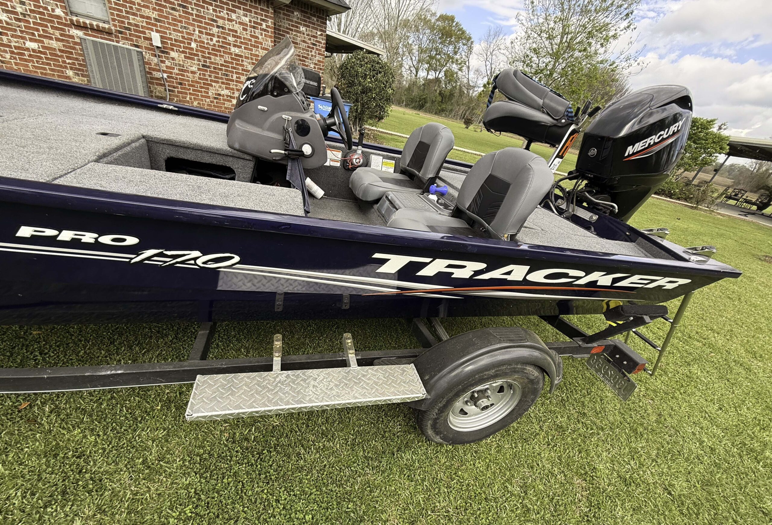 2021 Tracker Pro 170 <45 hours on 50hp mercury 4 stroke motor