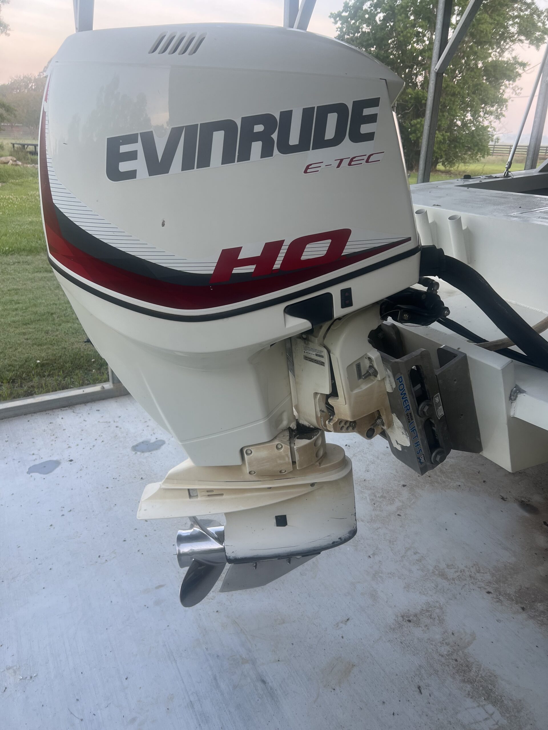 2014 200 HP 20″ shaft Evinrude