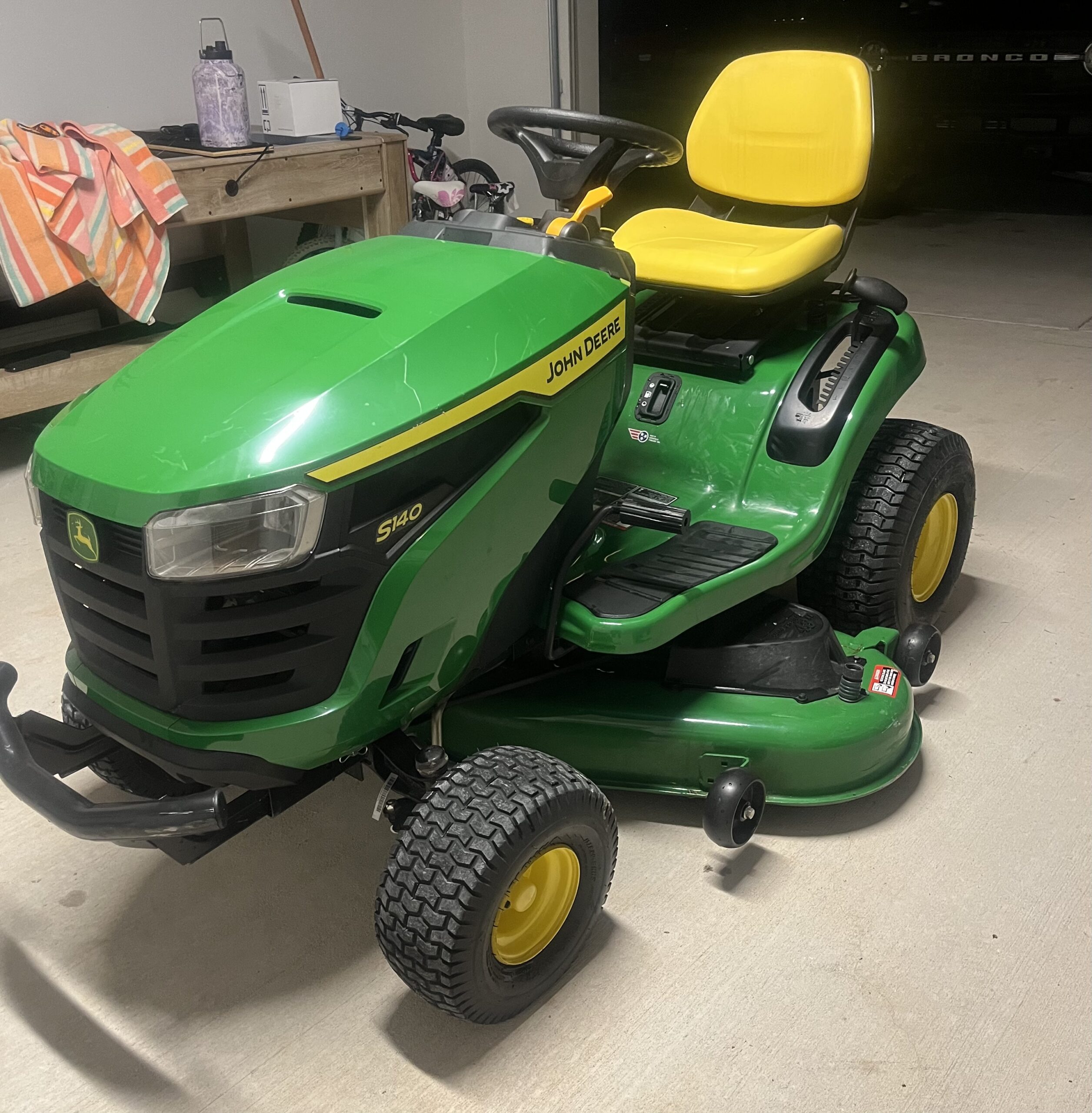 John Deere, S-140, 48 inch Deck, 22 Horsepower 34 hours