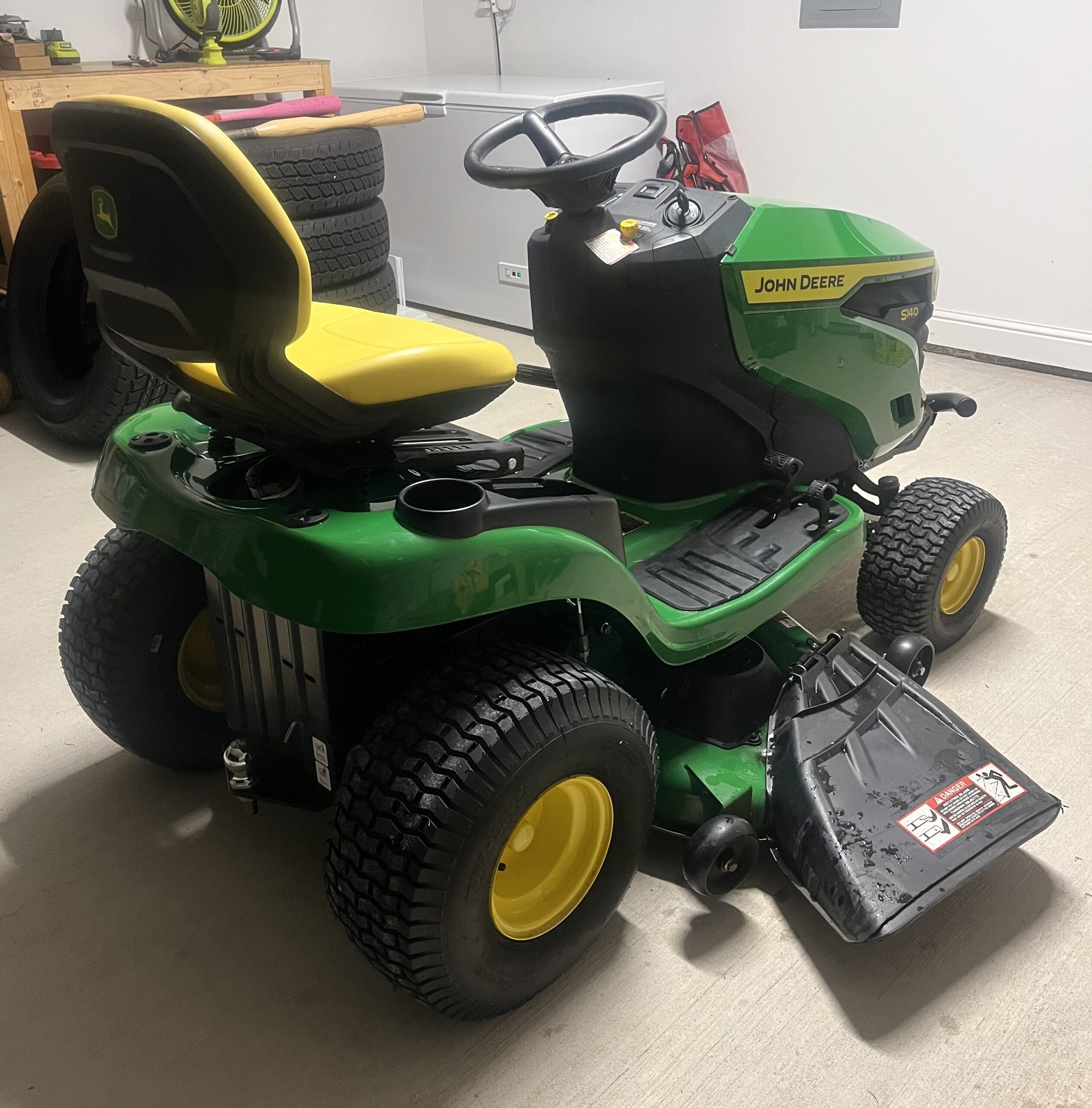 John Deere, S-140, 48 inch Deck, 22 Horsepower 34 hours