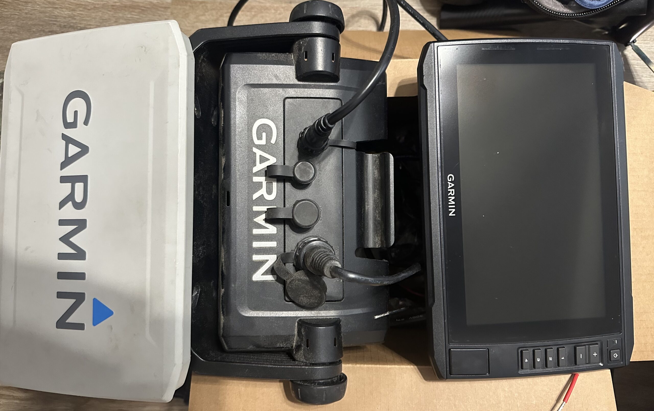 GLKS 10 black box and LVS Livescope, Garmin Echomap plus93 swv fish finder, Minn Kota 55 lb thrust, Battery charger