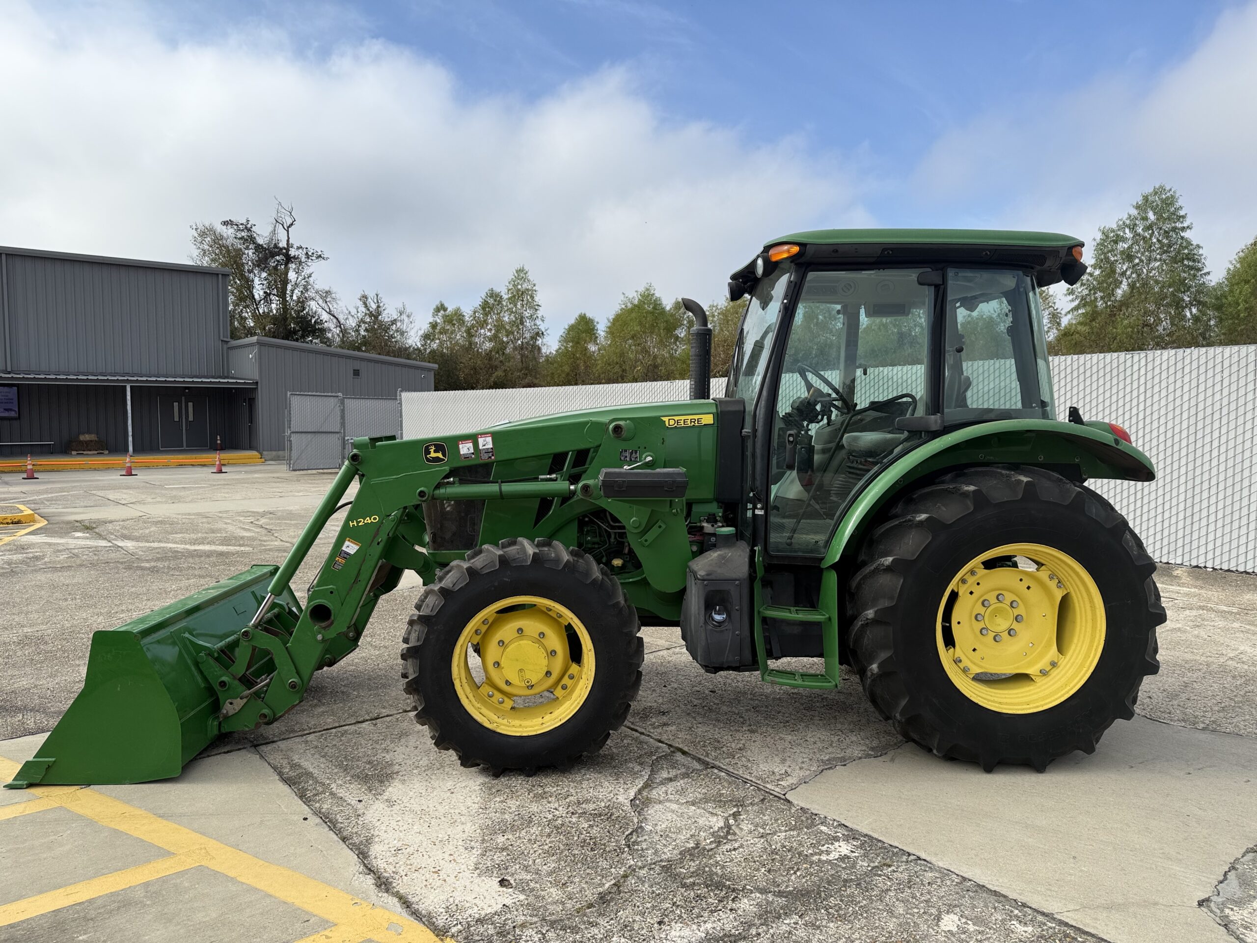 John Deere 5100E CAB/AC 100HP 4WD Loader 12/12 PowerReverser Triple Remotes Only 1274 Hours!