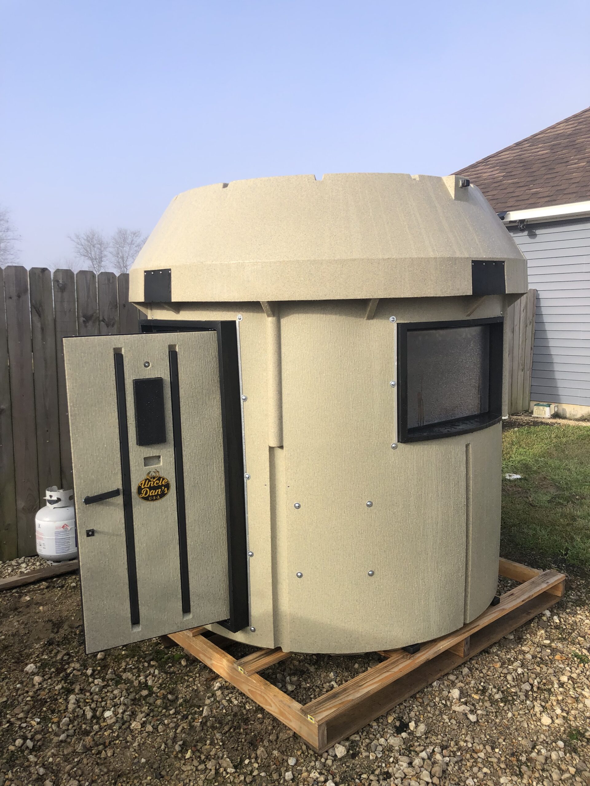 Uncle Dans deer blinds and all welded metal bases