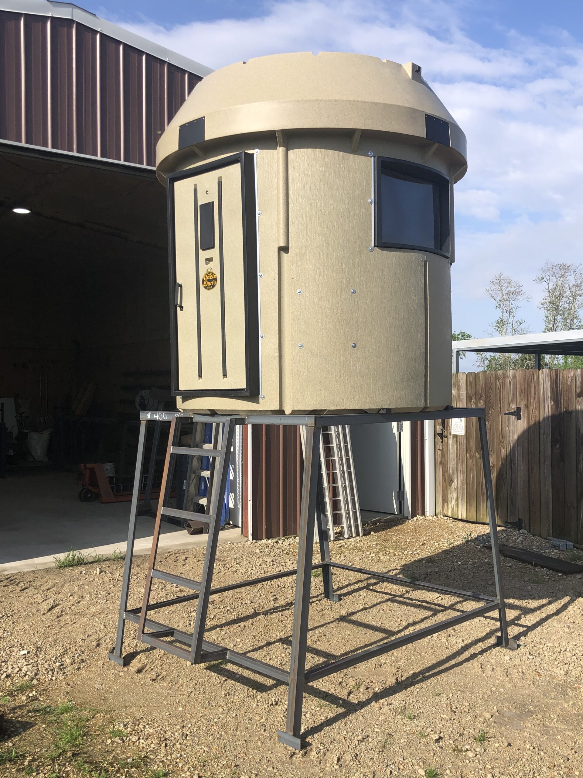 Uncle Dans deer blinds and all welded metal bases