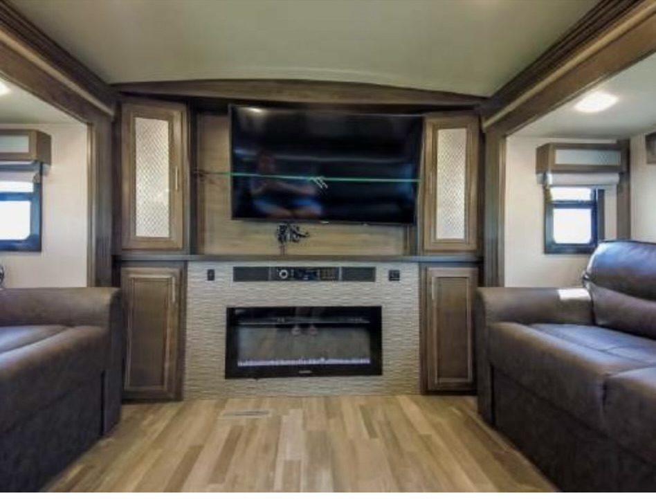 2019 FOREST RIVER CARDINAL LUXURY
