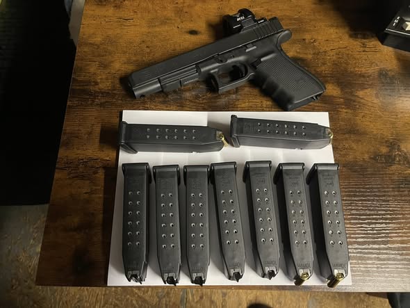 Glock 40 with extras
