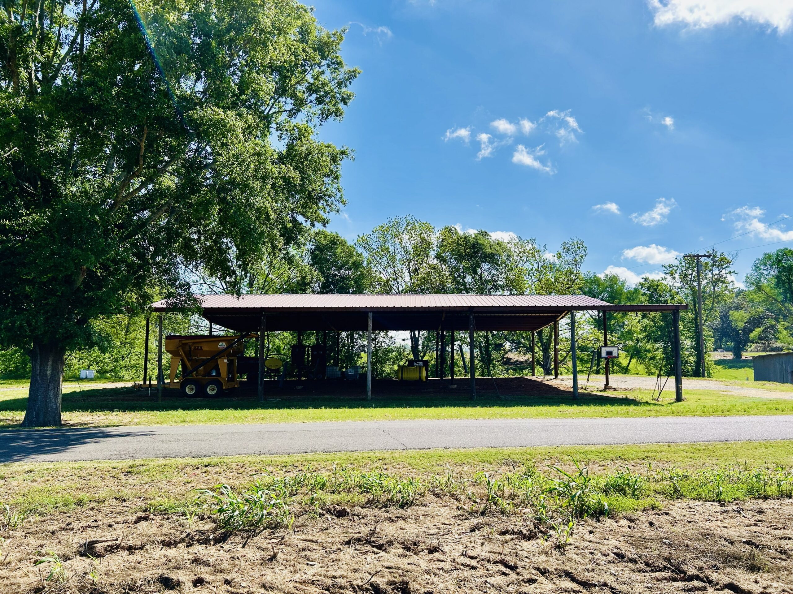 Moreauville, 2 Tractor sheds on 1 acre