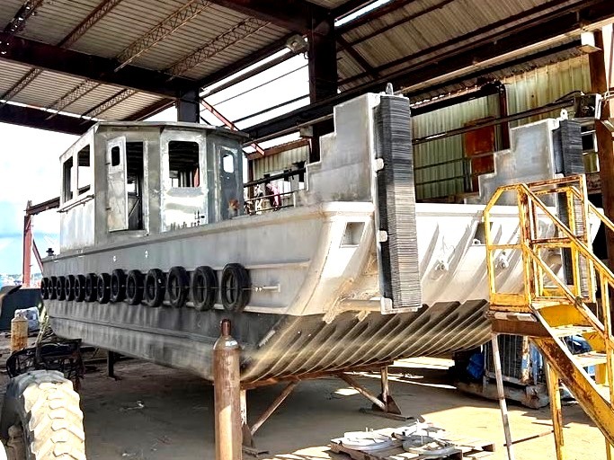 New build – 40′ Aluminum Deck Boat “MARSH MULE” – Selling at auction June 25th