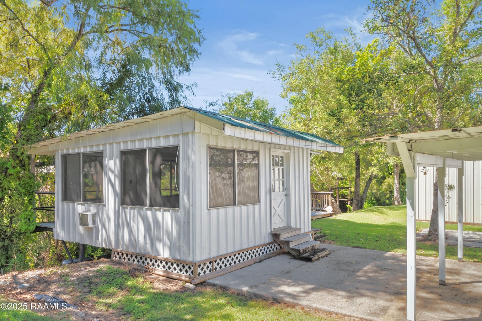 CAMP FOR SALE – 1044 Jean Lafitte Street