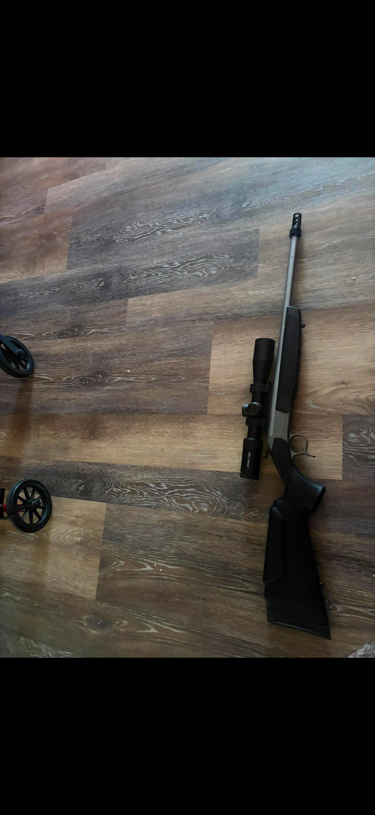 Multiple guns.